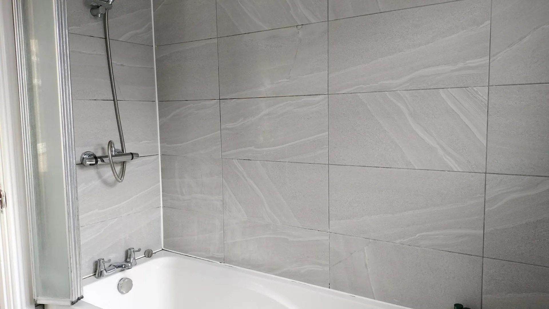 Homestay Bright Spacious Double Room, Next To Underground Station Abbey Wood